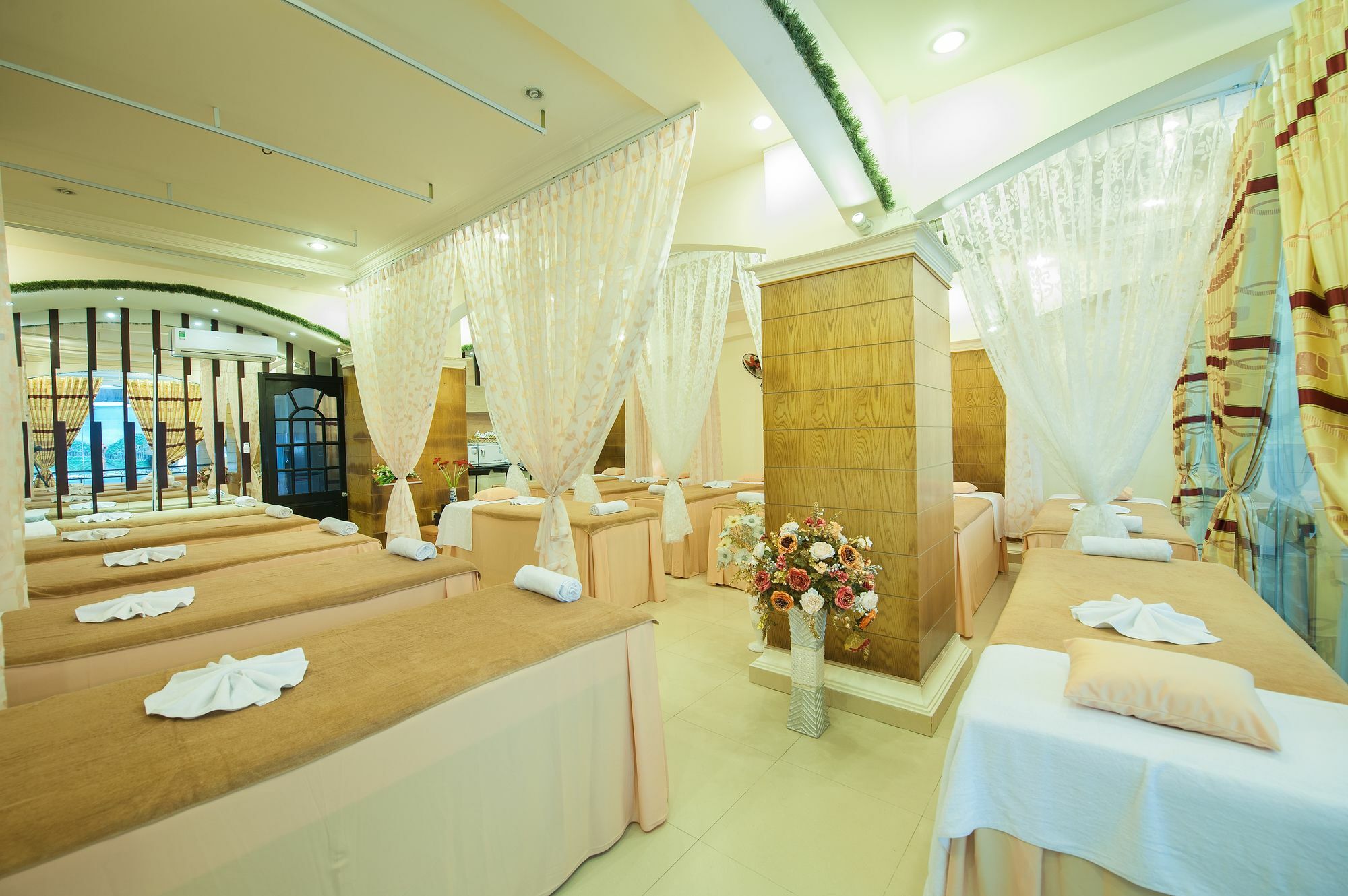 Paris Gold Hotel Ho Chi Minh City Exterior photo