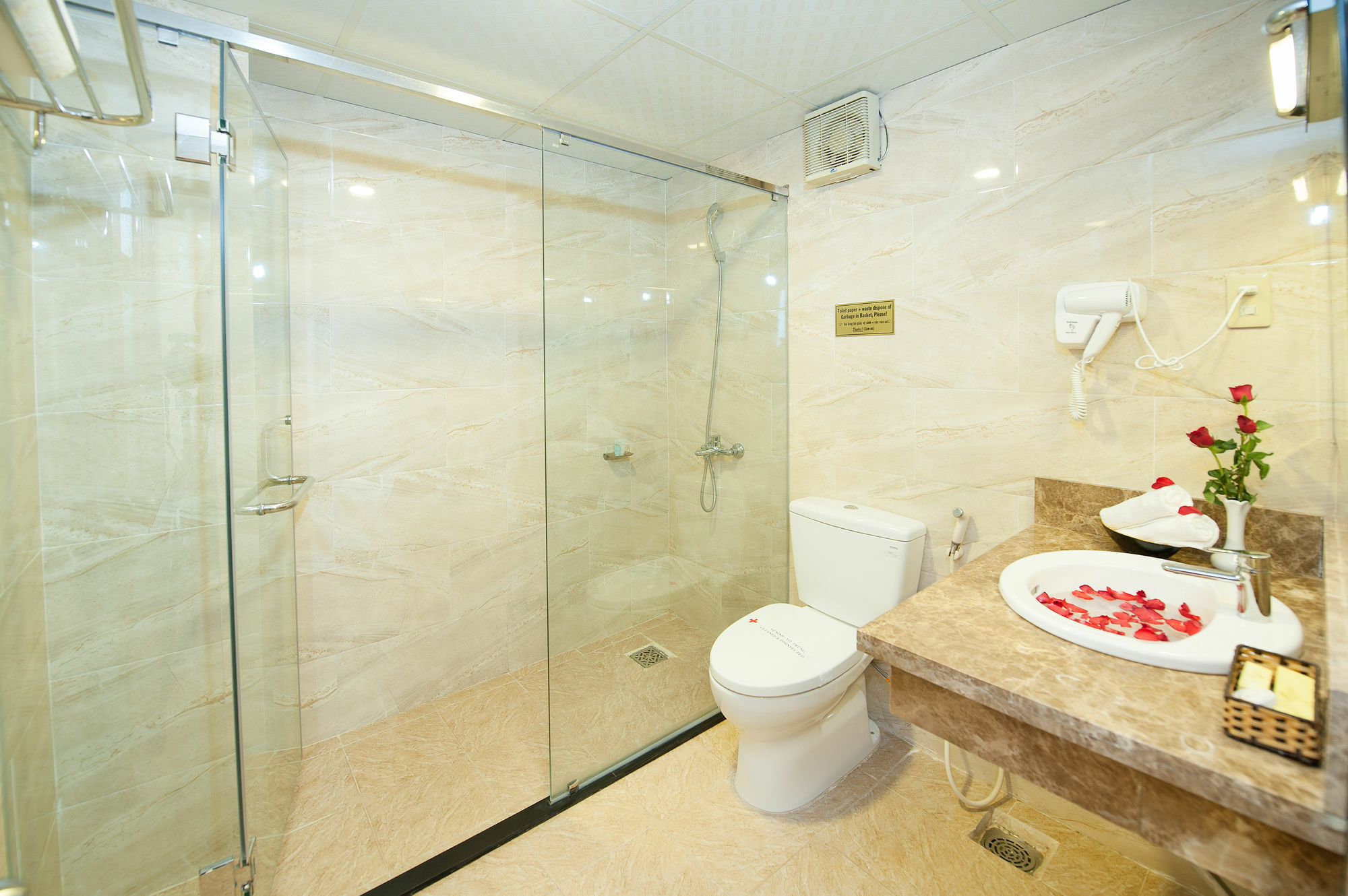 Paris Gold Hotel Ho Chi Minh City Exterior photo